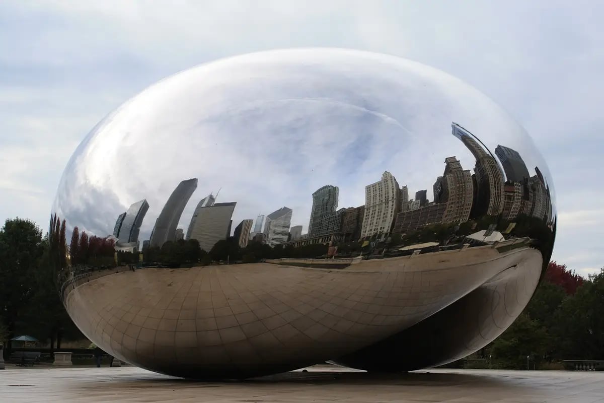 Chicago bean with reflection of city skyline