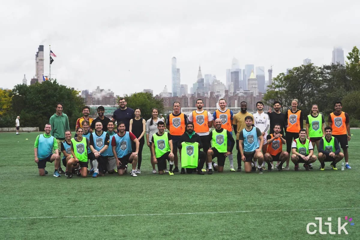 pitch on the pitch networking group photo nyc skyline in background