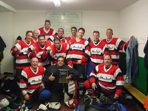 beer league hockey team posing