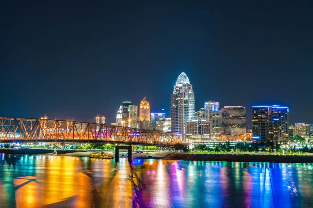 Cincinnati skyline at night
